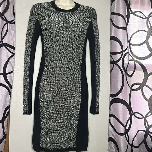 Gianni Bini Long sleeved Sweater Dress Small - Picture 4 of 11